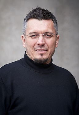 ZAFER DUYGU KİMDİR?